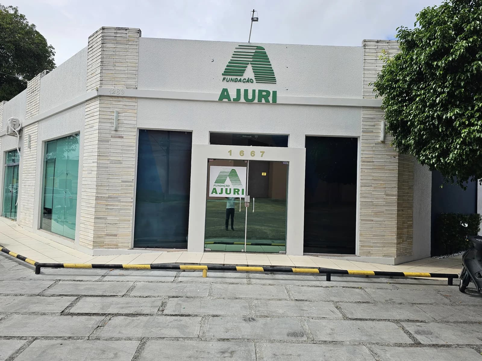Fachada da Unidade 01 - Fundação Ajuri