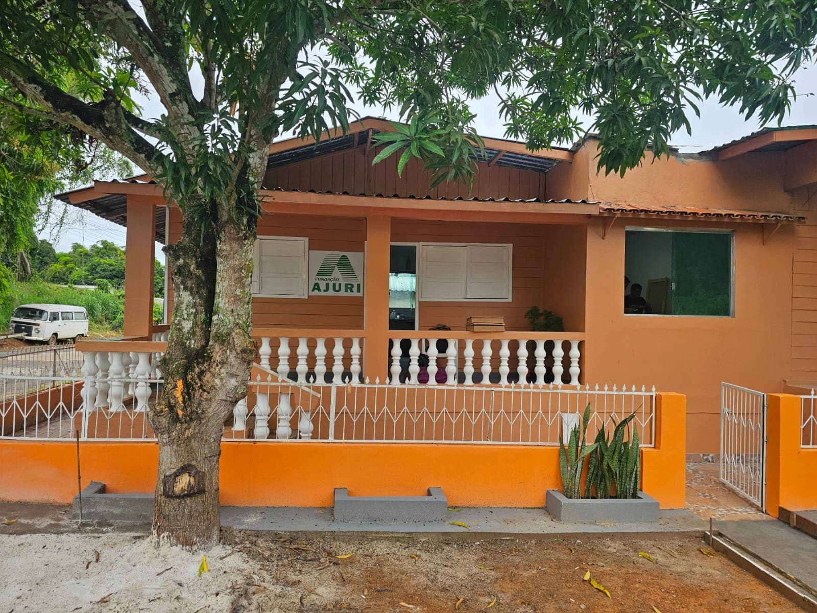 Fachada da Unidade 02 - Fundação Ajuri